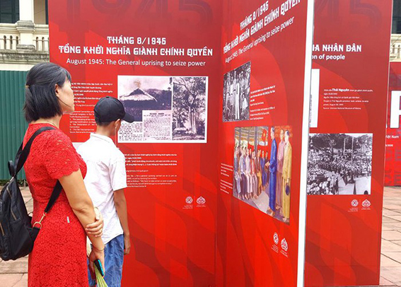 Triển lãm ảnh ''Độc lập'' chào mừng ngày Quốc khánh